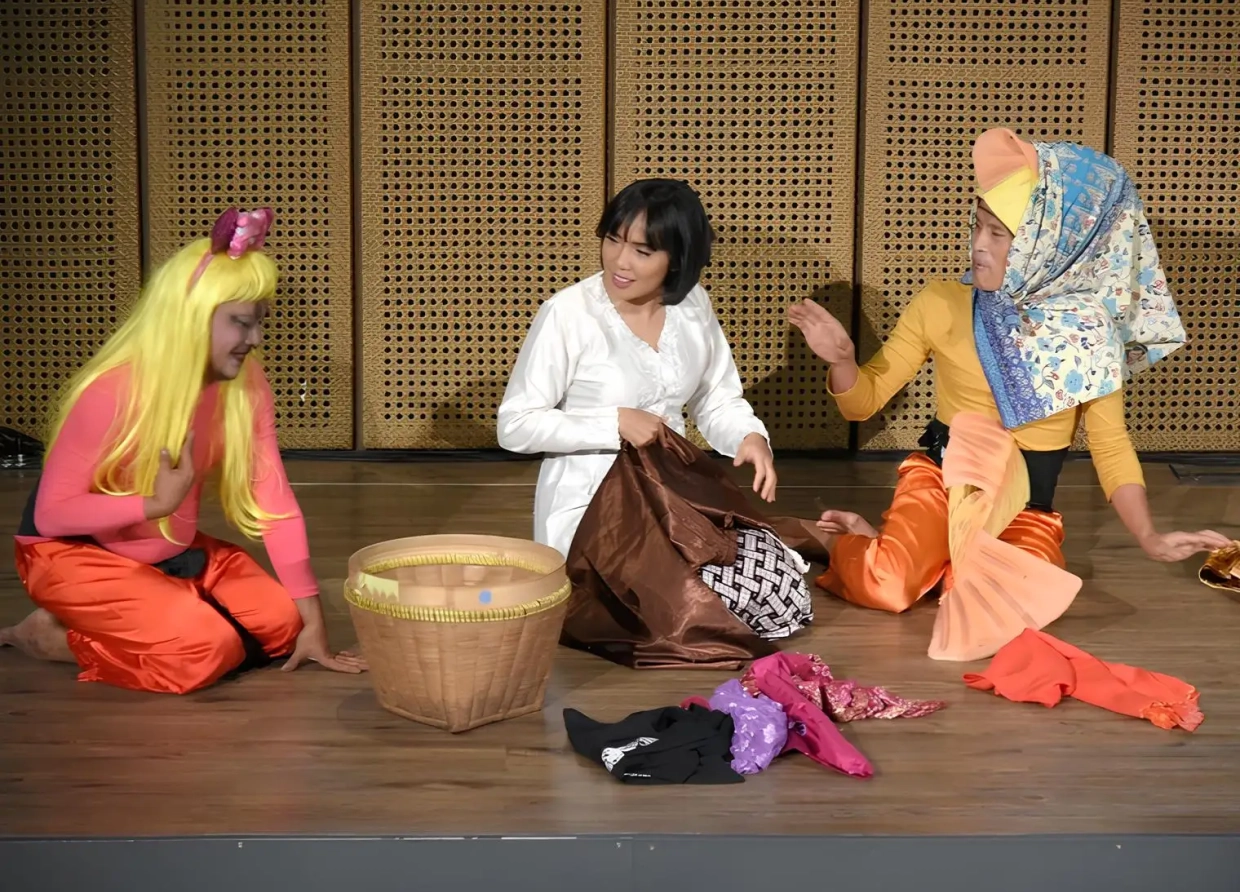 BAWANG MERAH BAWANG PUTIH: A CLASSIC FAIRYTALE WITH A CONTEMPORARY THEATRICAL TWIST