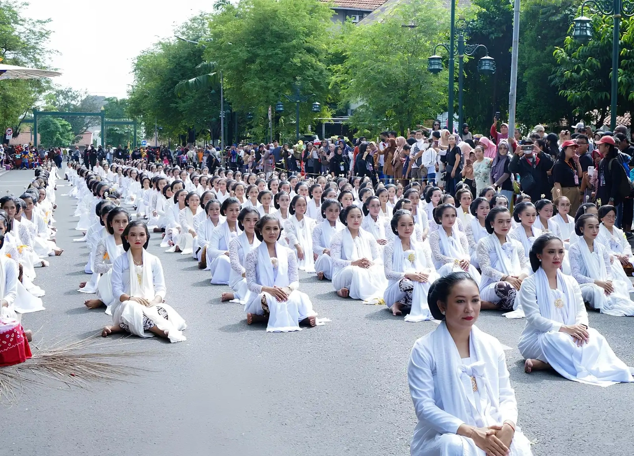 BRINGING NUSANTARA CHOREOGRAPHY TO LIFE: SOLO MENARI 2025 FUSES TRADITION AND INNOVATION