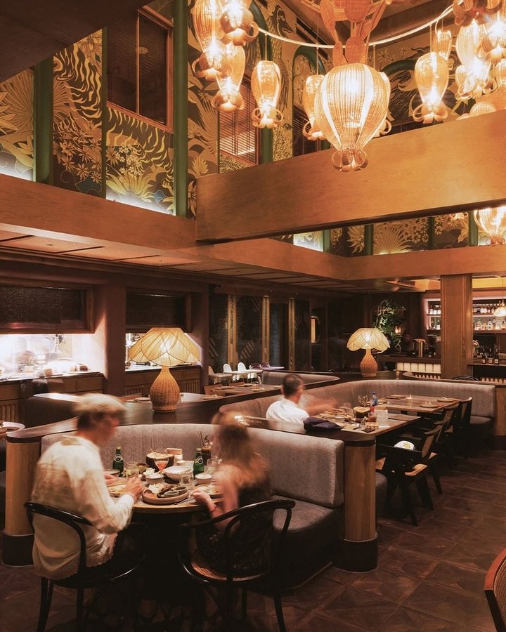 A warm room makes people linger. The table at SEMAJA is where the evening finds its center.
