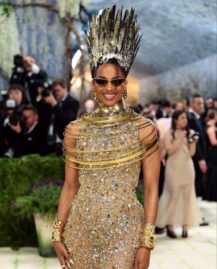 Ciara in gold Celia Kritharioti gown inspired by Bust of Nefertiti at Met Gala 2026 