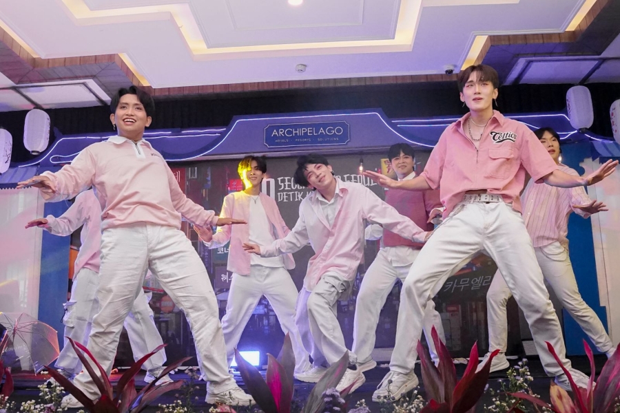 Azhtrone K-pop dance 60 Seconds to Seoul Archipelago Hotels Yogyakarta Royal Malioboro
