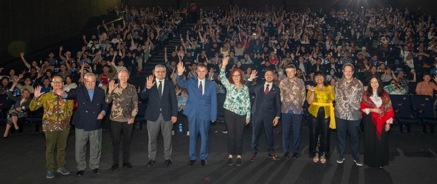 The EU Ambassador and the EoS directors. The partnership that keeps the festival free.