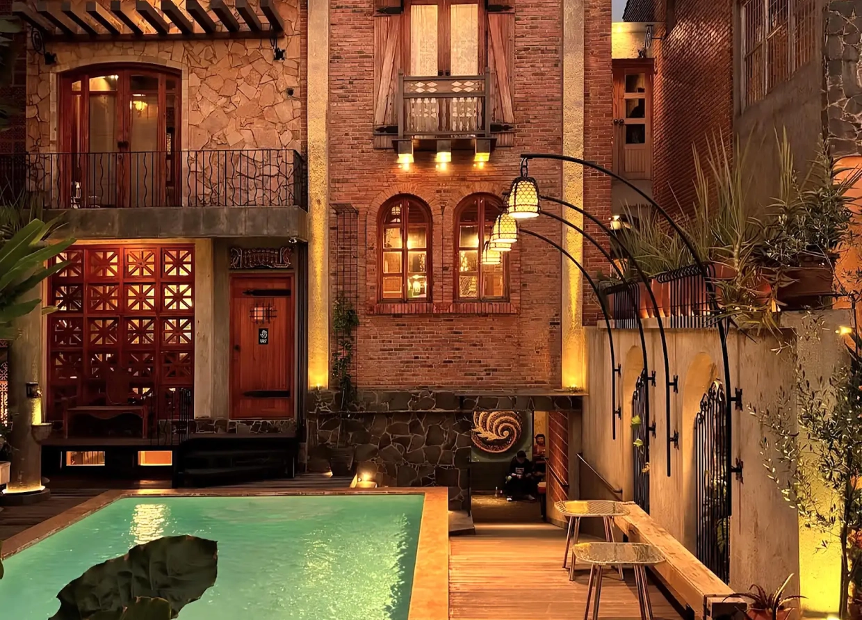 FEELS LIKE BARCELONA: A VIBRANT HANGOUT SPOT AT LA ALCIENDA BINTARO