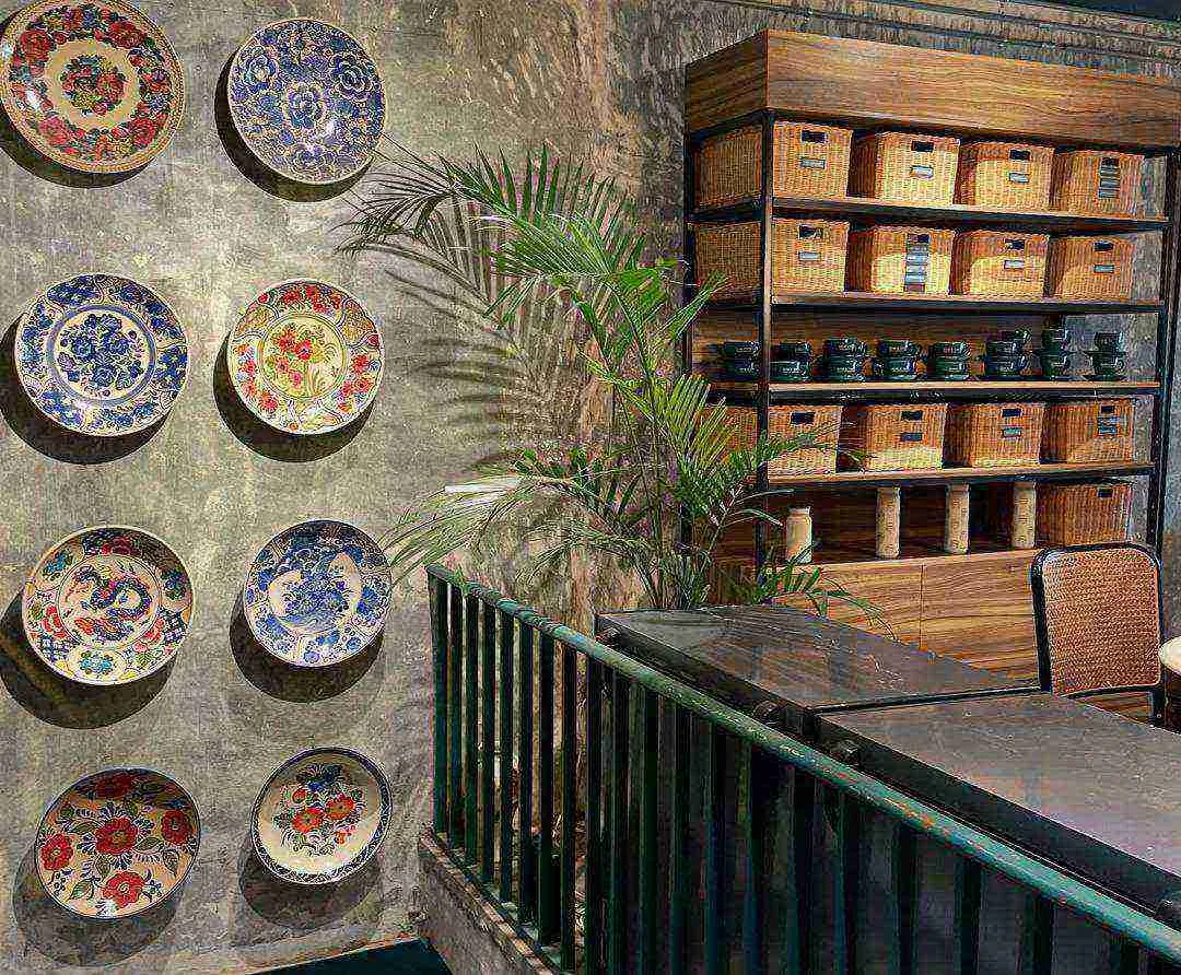 A WARM WELCOME FROM GRANDMOTHERS AT A TRENDY CAFE, A HEARTFELT AND UNFORGETTABLE EXPERIENCE