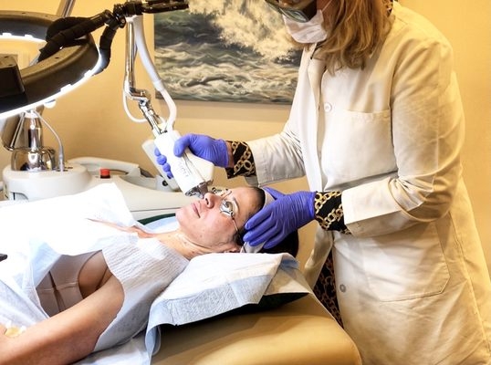 NON-INVASIVE BODY SCULPTING AND FACIAL REJUVENATION: THE LANESBOROUGH CLUB & SPA'S NEWEST OFFERINGS