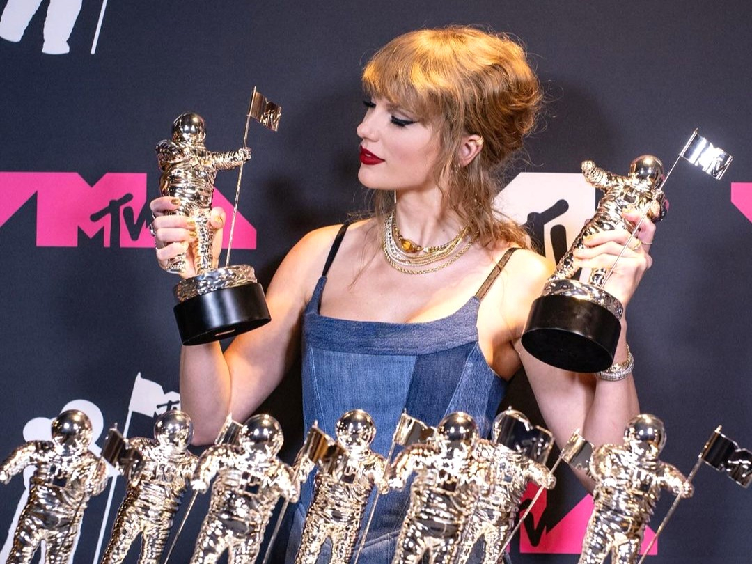 TAYLOR SWIFT MAKES HISTORY AT THE 2024 MTV VIDEO MUSIC AWARDS: WINS 7 PRESTIGIOUS HONORS