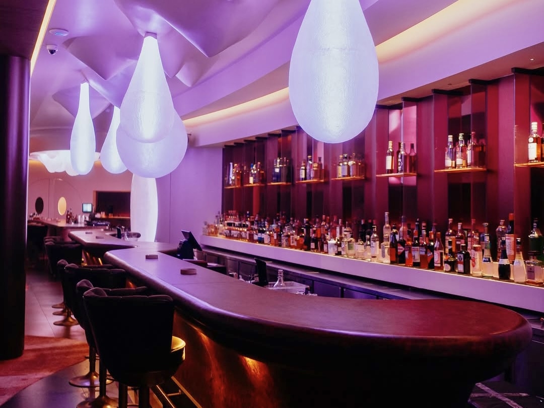 CAPTIVATING CONTRAST: EXPLORING TWO SIDES OF THE SAME POUR AT DUALISM BAR