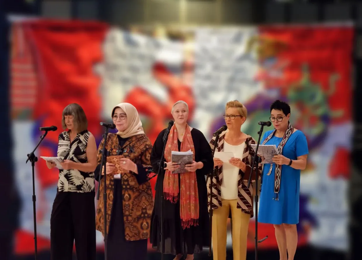 POLA: THE EXHIBITION OF POLISH CONTEMPORARY TEXTILE ART AND BATIK 