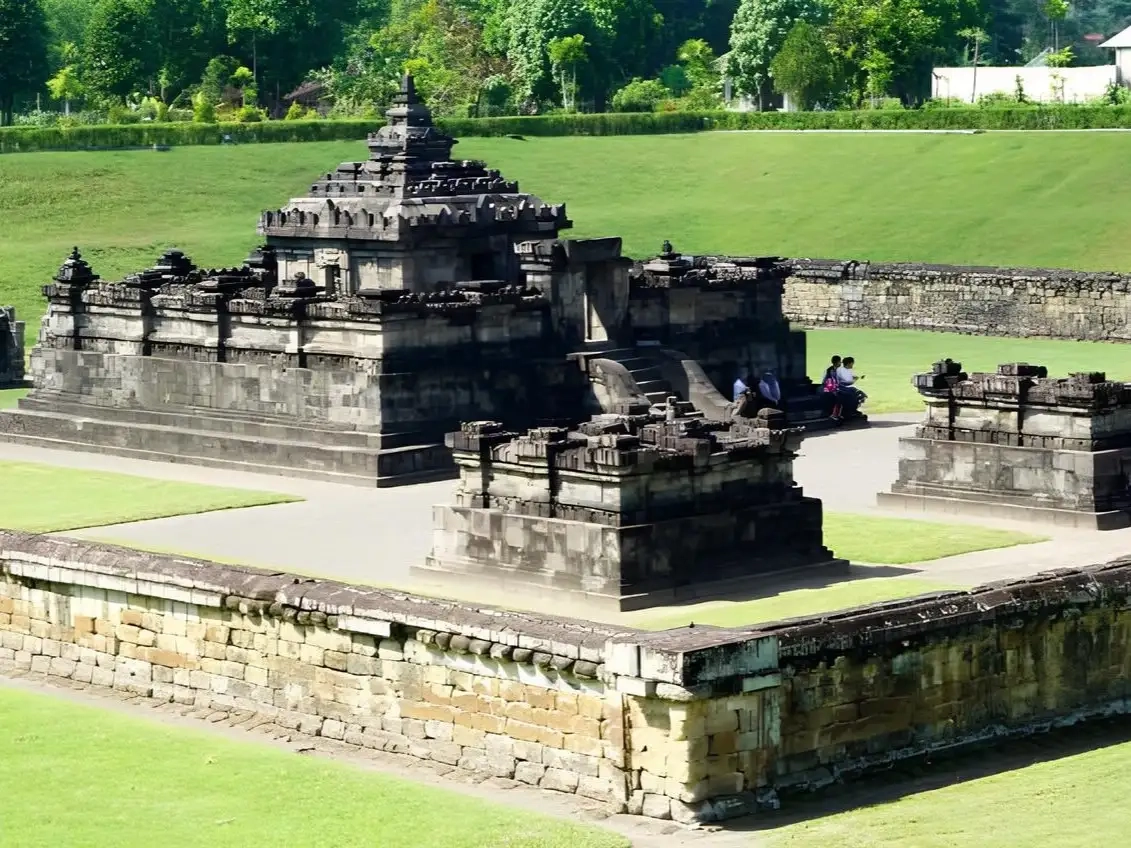 UNVEILING THE WONDERS OF CANDI SAMBISARI: A BLEND OF HISTORY, ARCHITECTURE, AND NATURAL BEAUTY