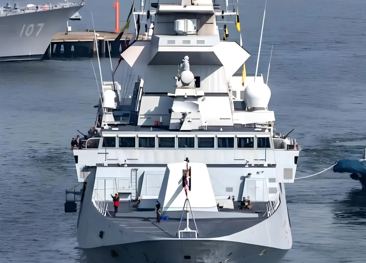 ITS ANTONIO MARCEGLIA FRIGATE DOCKS IN JAKARTA: A MILESTONE IN ITALY-INDONESIA DEFENSE DIPLOMACY