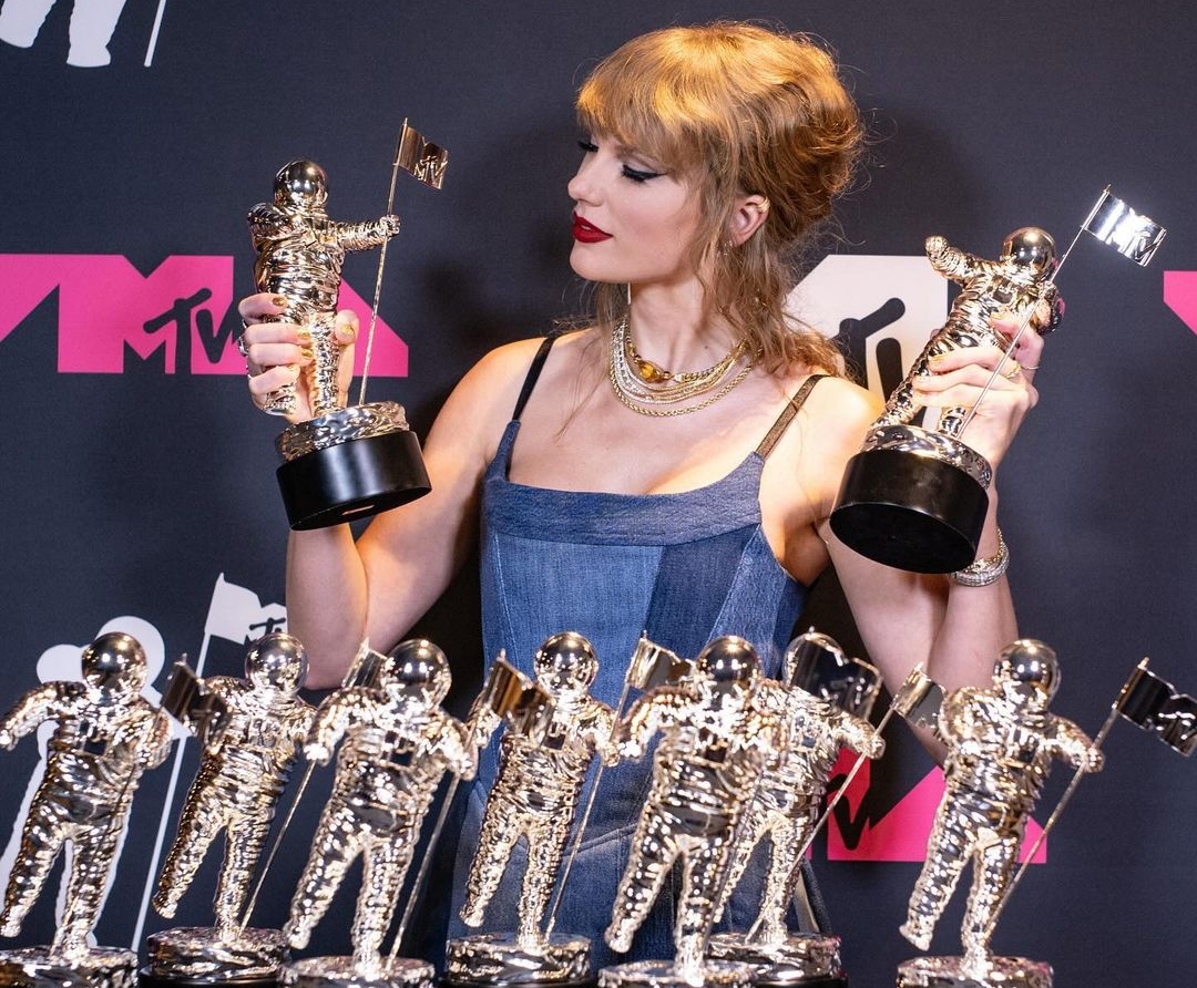 TAYLOR SWIFT MAKES HISTORY AT THE 2024 MTV VIDEO MUSIC AWARDS: WINS 7 PRESTIGIOUS HONORS