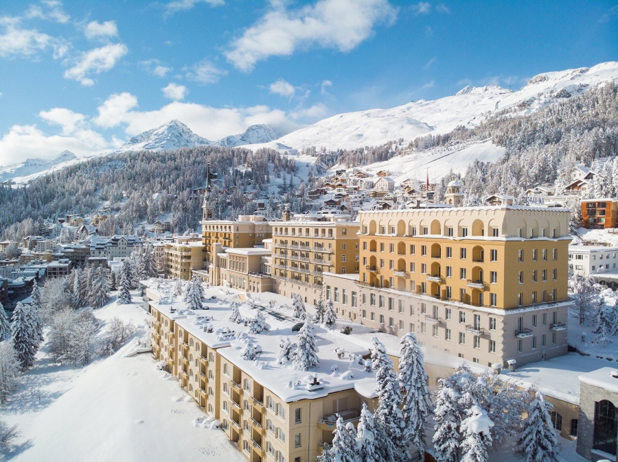 HAVE A WHITE CHRISTMAS CELEBRATION & SKI VACATION AT THESE 5 RESORTS IN GRAUBUNDEN 