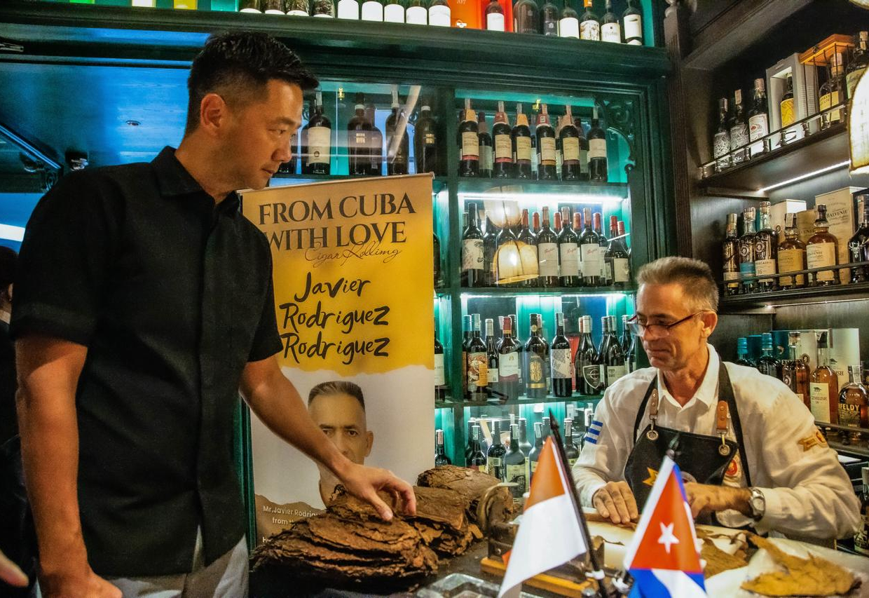  FROM CUBA WITH LOVE: A CELEBRATION OF THE ART OF CIGAR ROLLING WITH JAVIER RODRIGUEZ