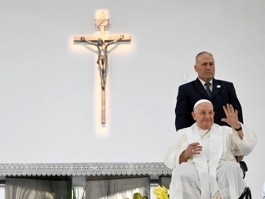 POPE FRANCIS' GRAND MASS AT GELORA BUNG KARNO STADIUM: A HISTORIC MOMENT FOR INDONESIA