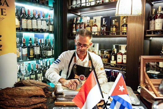  FROM CUBA WITH LOVE: A CELEBRATION OF THE ART OF CIGAR ROLLING WITH JAVIER RODRIGUEZ