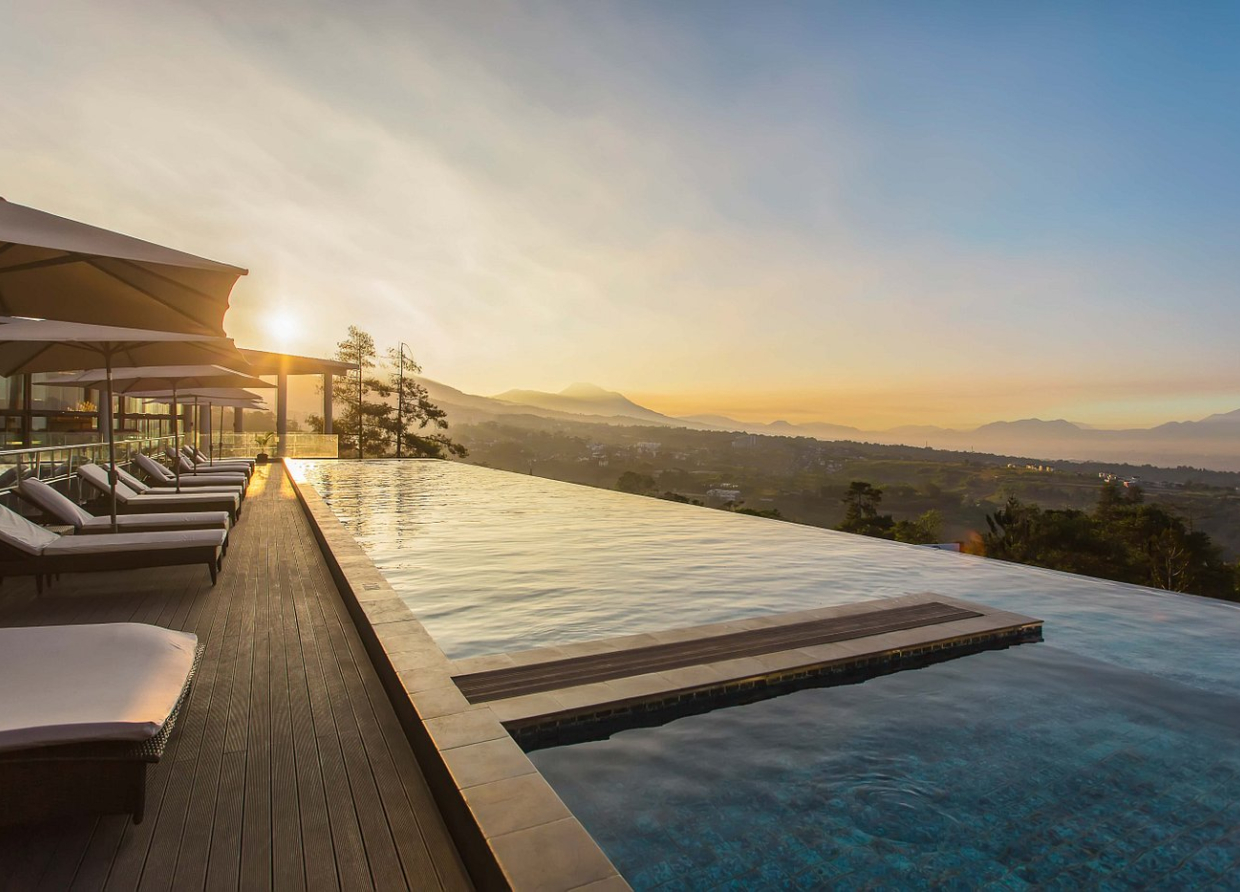 DIVE INTO LUXURY: BANDUNG'S FINEST HOTELS WITH INVITING SWIMMING POOLS