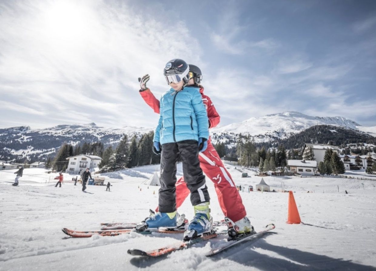 HAVE A WHITE CHRISTMAS CELEBRATION & SKI VACATION AT THESE 5 RESORTS IN GRAUBUNDEN 