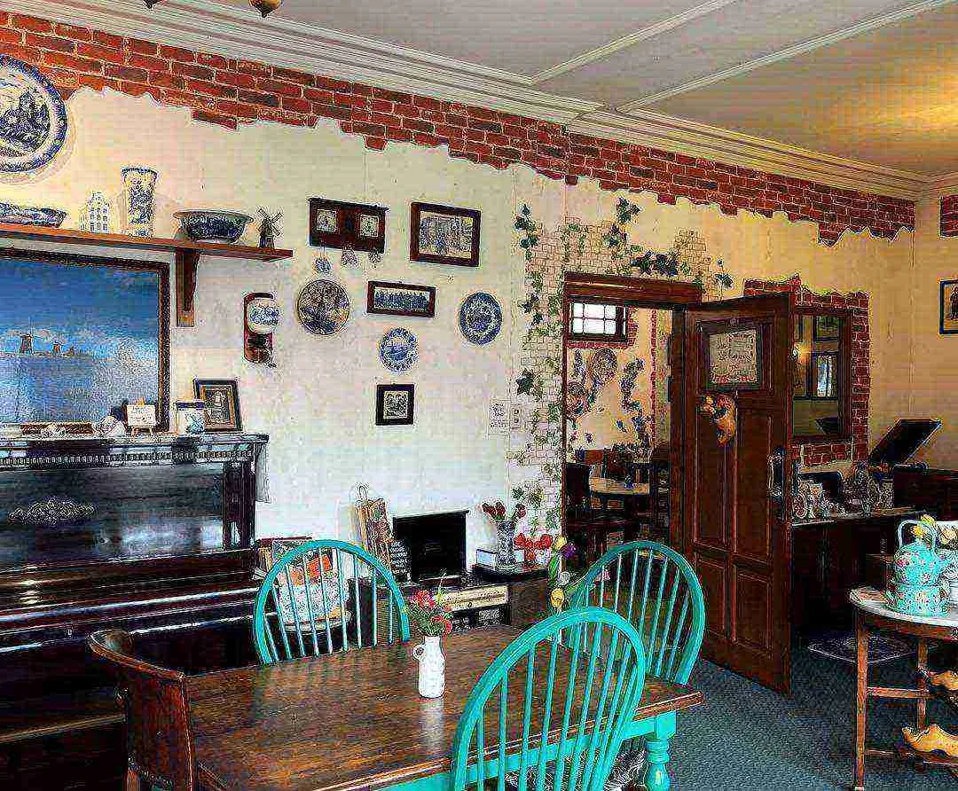 ENJOYING A CLASSIC AMBIENCE AT KANEEL CAFE, A COZY HIDDEN GEM IN TANJUNG DUREN