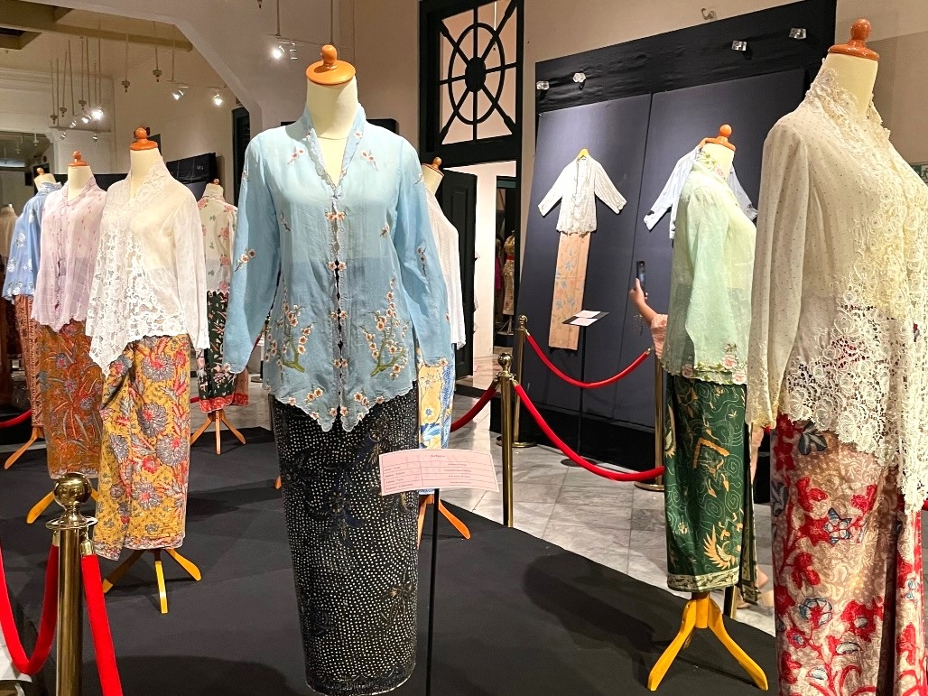 TRACING THE JOURNEY OF INDONESIAN WOMEN THROUGH THE KEBAYA IBU EXHIBITION AT THE TEXTILE MUSEUM