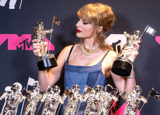 TAYLOR SWIFT MAKES HISTORY AT THE 2024 MTV VIDEO MUSIC AWARDS: WINS 7 PRESTIGIOUS HONORS