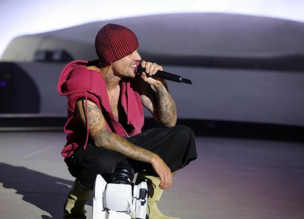 JUSTIN BIEBER RETURNS AT COACHELLA 2026 WITH ENERGY