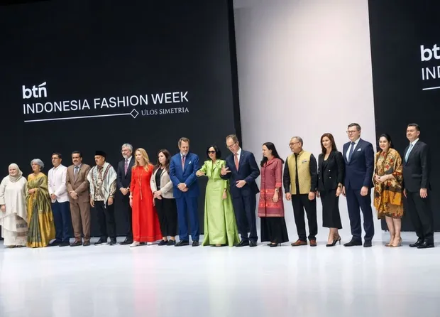 BTN INDONESIA FASHION WEEK 2026 JUST OPENED  AND A 200-YEAR-OLD BATAK FABRIC IS STEALING THE RUNWAY