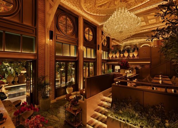 DE FLORE RESTAURANT: AN ELEGANT PARISIAN ESCAPE IN THE COOL CITY OF BOGOR