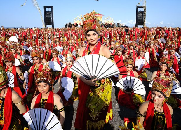 GANDRUNG SEWU 2025: THE ENCHANTING BEAUTY OF SELENDANG SANG GANDRUNG AT BOOM MARINA BEACH