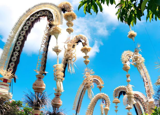 THE BEAUTY OF PENJOR IN UBUD: A SYMBOL OF SPIRITUALITY AND BALINESE CULTURE