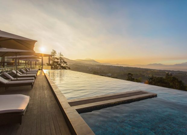 DIVE INTO LUXURY: BANDUNG'S FINEST HOTELS WITH INVITING SWIMMING POOLS