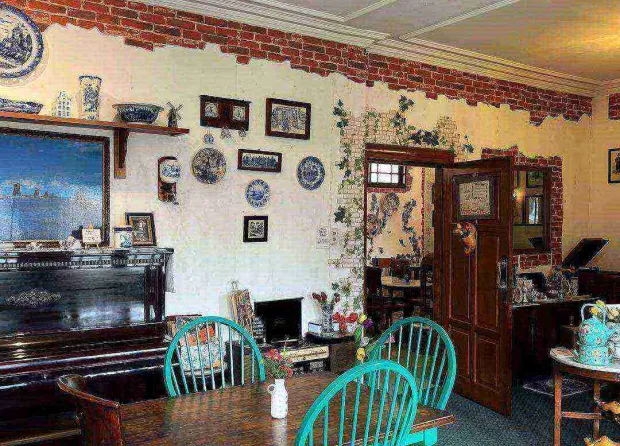 ENJOYING A CLASSIC AMBIENCE AT KANEEL CAFE, A COZY HIDDEN GEM IN TANJUNG DUREN