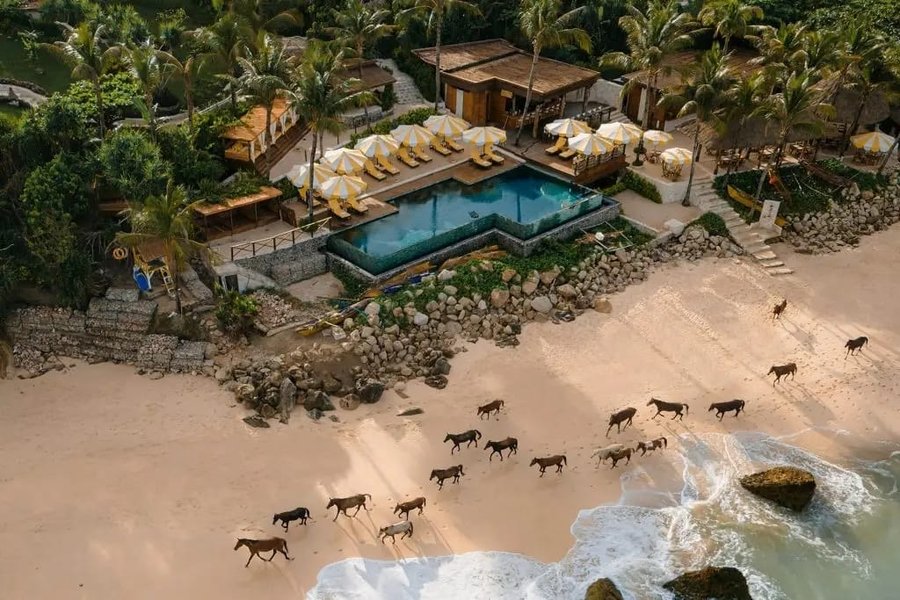 NIHI Sumba private villa aerial Nihiwatu Beach Sumba Island Indonesia private pool Indian Ocean jungle 567 acres luxury resort